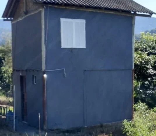 Simpático Chalé a Venda em Condomínio no Bairro Ponte Branca