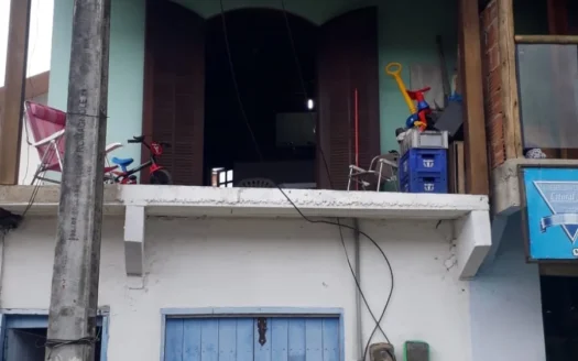 Casa com Ponto Comercial a Venda no Bairro Ilha das Cobras