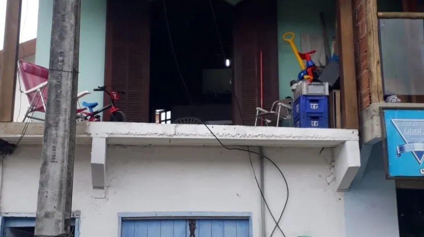 Casa com Ponto Comercial a Venda no Bairro Ilha das Cobras