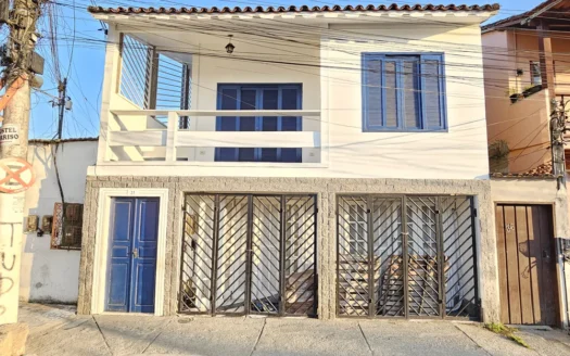 Casa com Ponto Comercial a Venda no bairro Patitiba a Poucos Metros do Centro