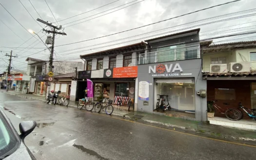 Lindo Prédio com Ótima Localização Disponível pra Locação no Bairro Patitiba