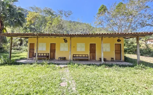Linda Chácara pra Venda e Arrendamento no Bairro Pedras Azuis