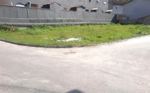 Lote de Esquina a Venda no Bairro Pantanal em Paraty