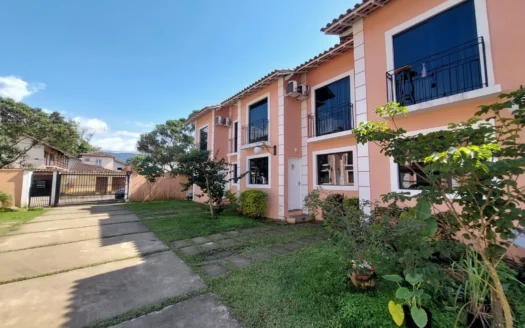 Casa em Gracioso Condomínio no Bairro Vila Colonial