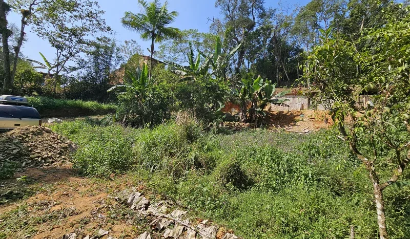 Lote a Venda no Bairro Corisquinho Frente Pra Córrego