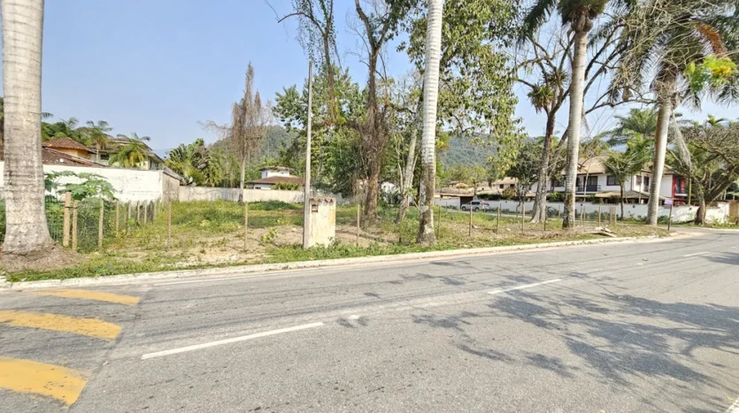 Lote de Esquina em Local Privilegiado no Bairro Portal das Artes
